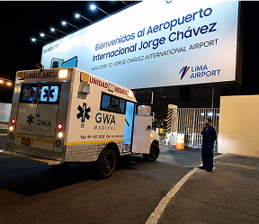 ambulancia ingresando al aeropuerto